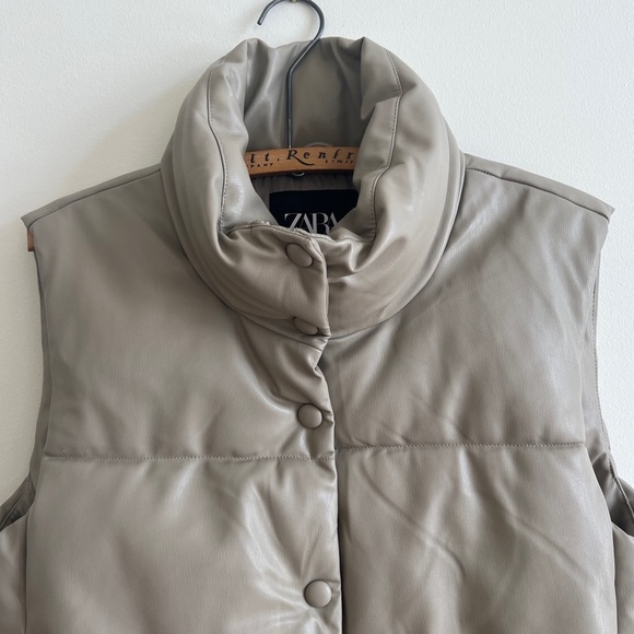 🏷️ SOLD • ZARA • Faux Leather Puffer Vest in Gray Marl • Medium - Picture 6 of 13